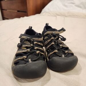 Keen Big Kid Newport H2 kids size 1